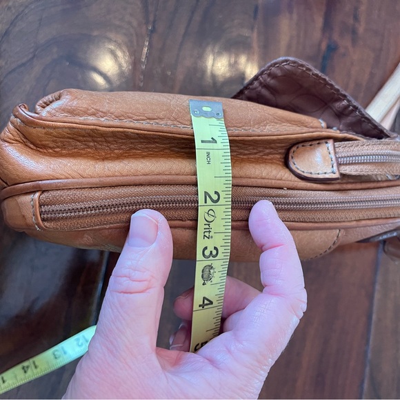 Fossil Tan Leather Crossbody Bag - Picture 14 of 16